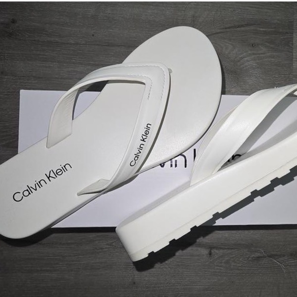Calvin Klein Waves Women Ivory Flat Thong Flip Flop Sandals Size 6 M NEW
